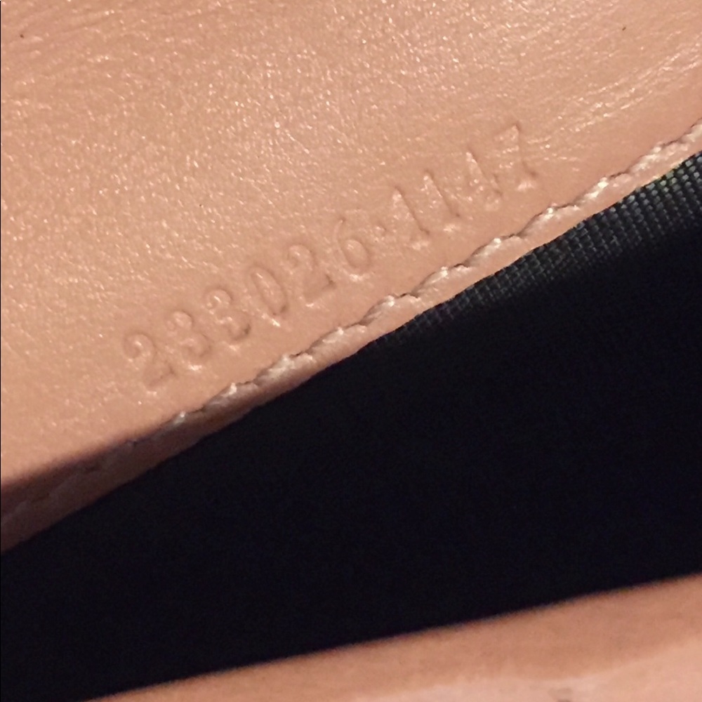 ♦️SOLD♦️Gucci pink embossed monogram wallet - Picture 8 of 8